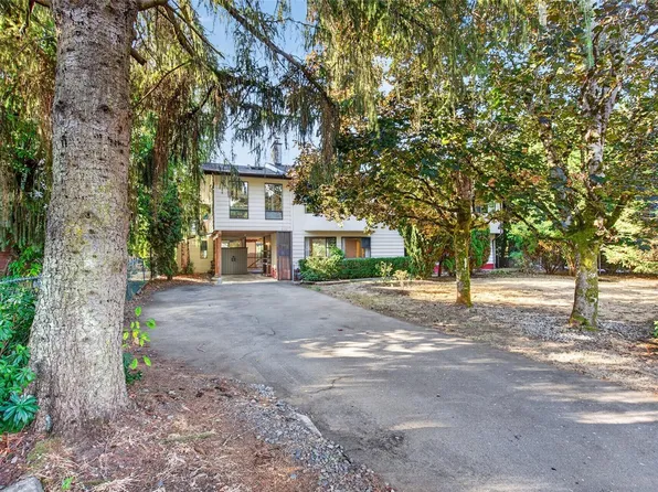 7115 Wallace Dr, Central Saanich, BC V8M 1G9
