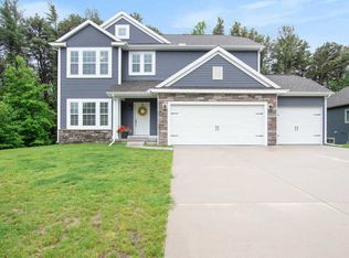 9045 Winterberry Dr, West Olive, MI 49460