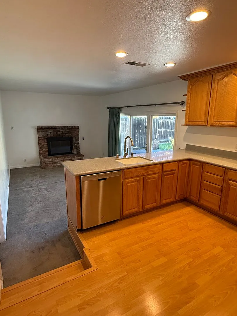 Available Now! | $4,150 / Stunning 4br/2ba Family Home In Dublin! — Photo 4