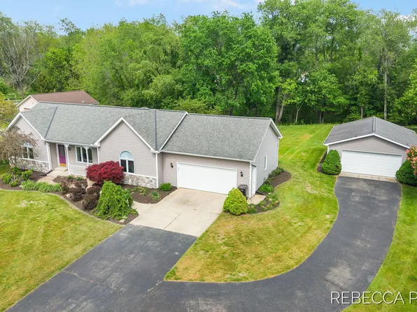 3569 Walnut Park Dr, Hamilton, MI 49419