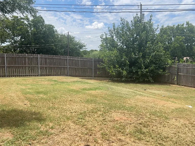 1620 Parkdale Dr — Photo 14