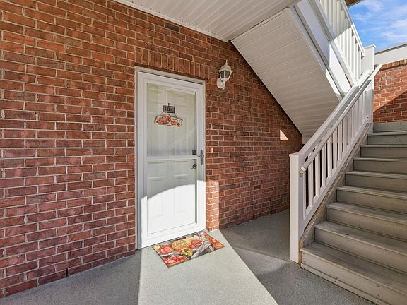 3rd image of 3983 Forsythia Ct. #104