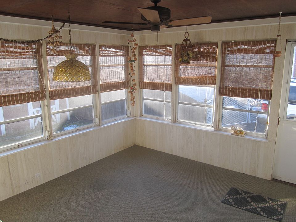 2nd image of 208 Dietz St