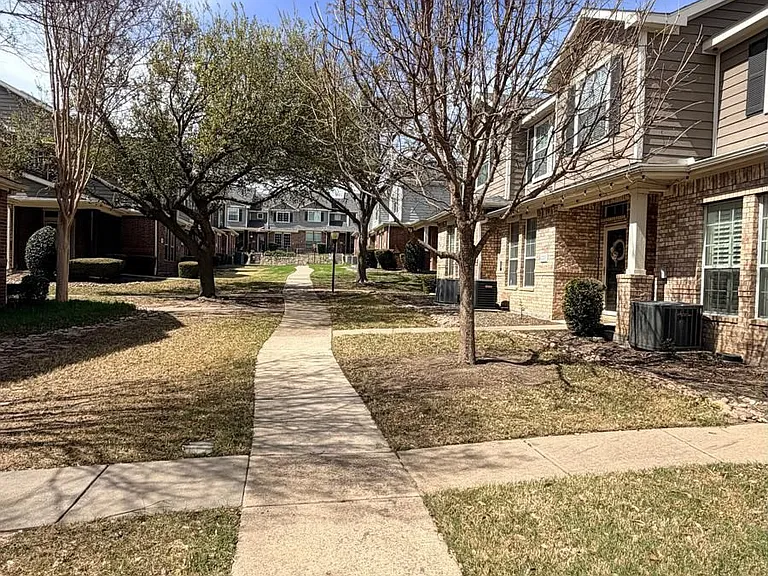 2205 Stoneleigh Pl — Photo 28