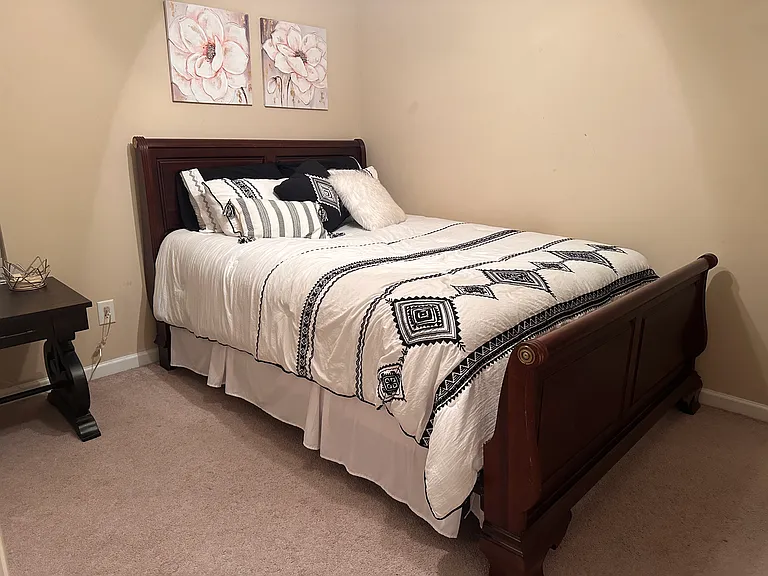 Olivia Ln — Photo 3