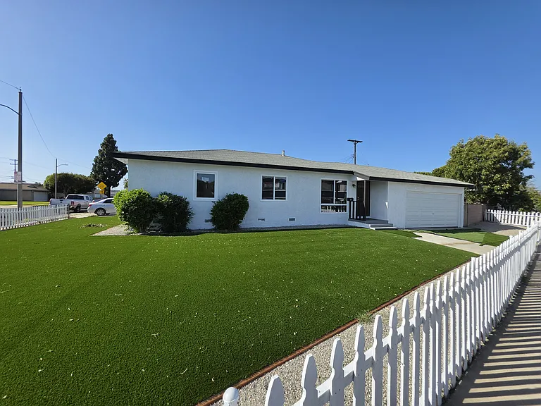 718 S Barclay Ave — Photo 10