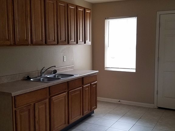 5th image of 1633 Midway St