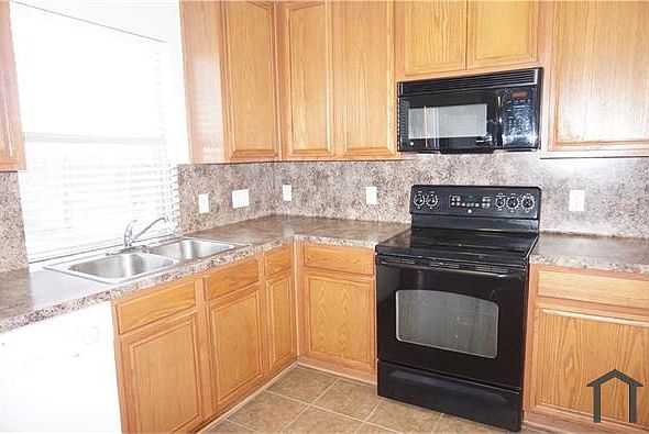1st image of 3208 Hoover Dr