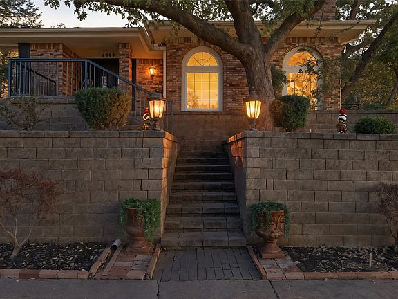 2nd image of 2000 Lakehill Ct