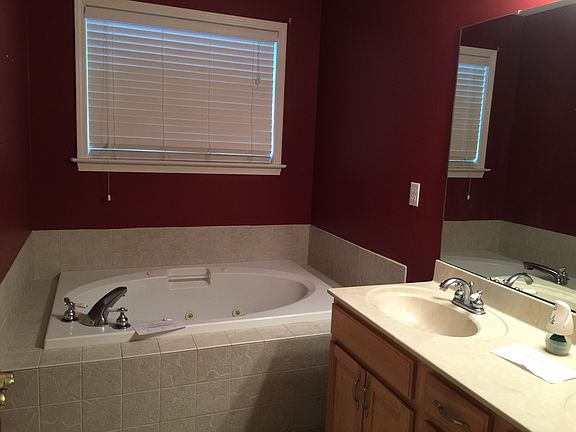 5th image of 820 Poplar Cove Dr