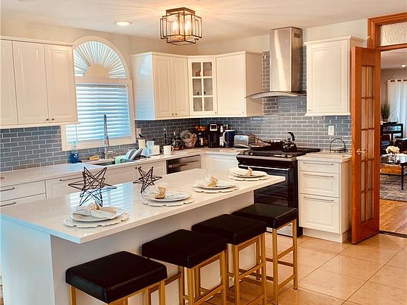 4th image of 42 Bergen Beach Pl