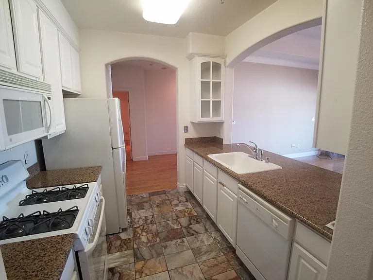 569 Merritt Ave — Photo 5