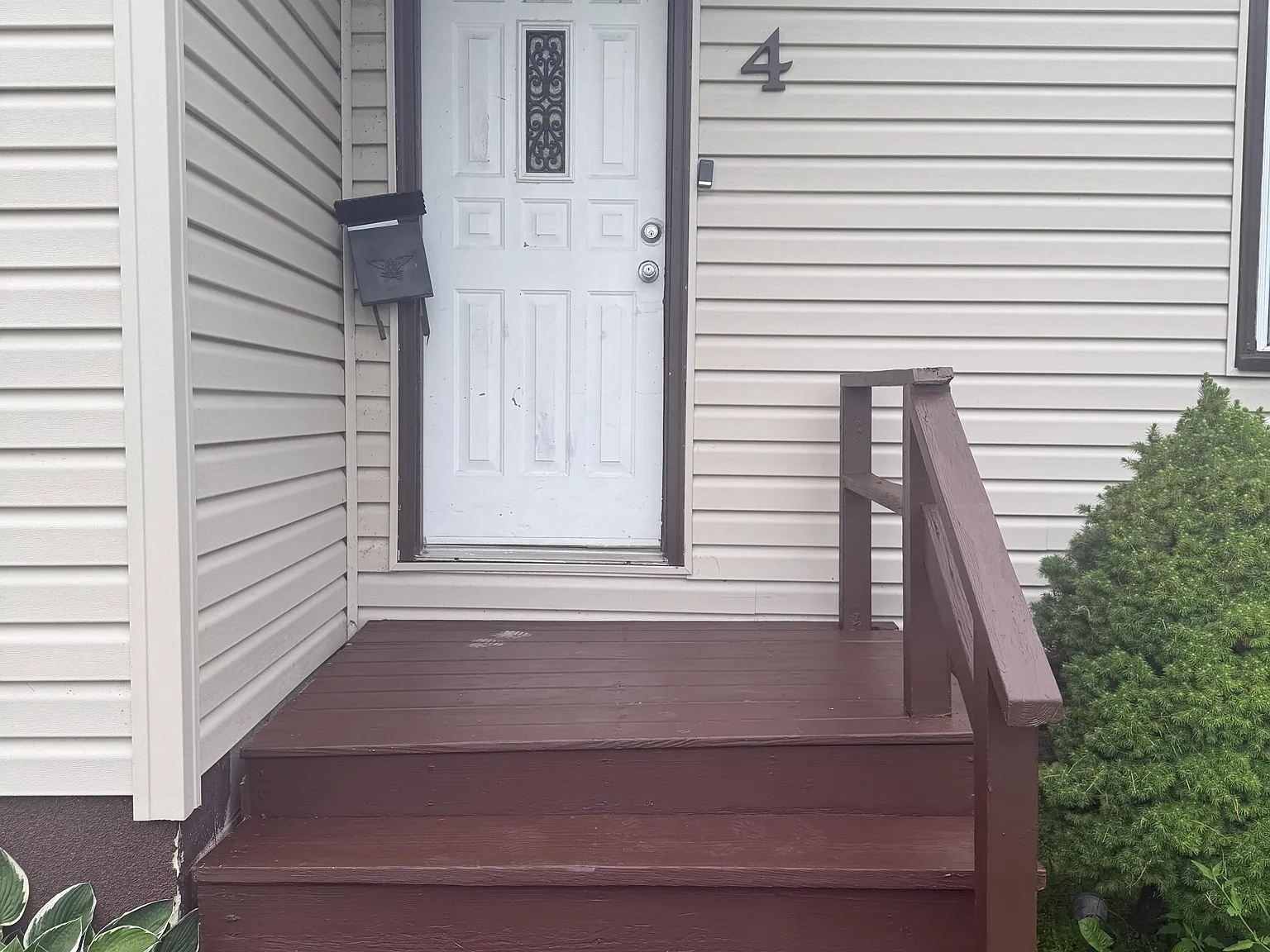 4 bed, 1556 sqft, $2,700 — Photo 2