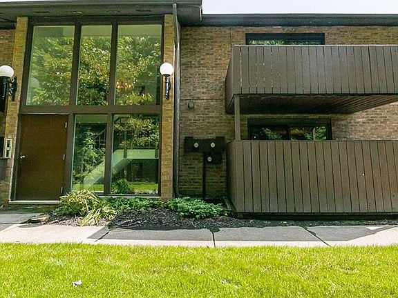 3rd image of 6850 Carriage Hill Dr APT 50