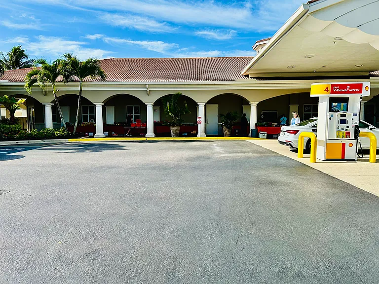 15401 Orlanda Dr — Photo 48