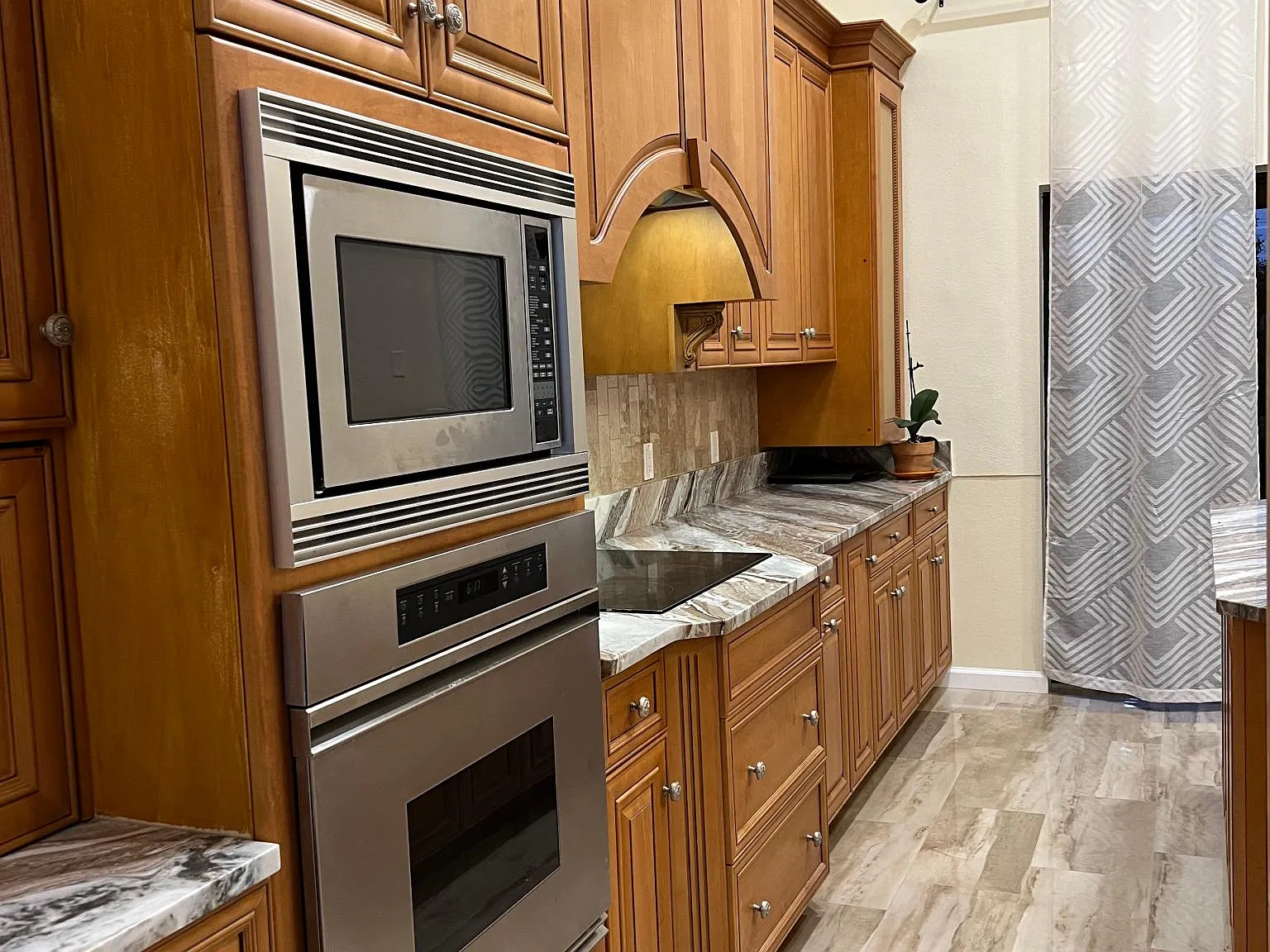 3 bed, 2180 sqft, $2,900 — Photo 4