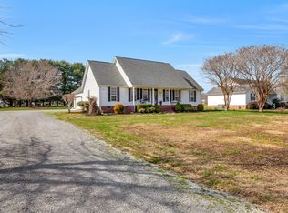 585 Grand View Dr, Smithville, TN 37166