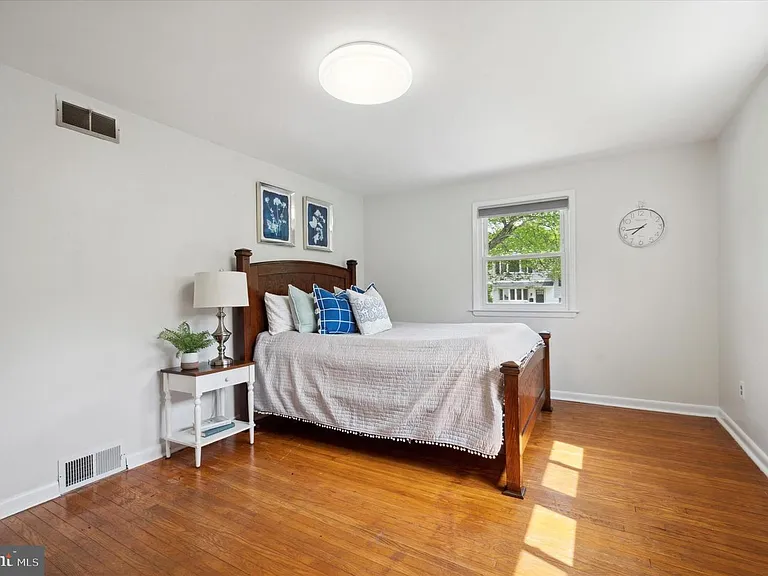 330 Williams Rd — Photo 12