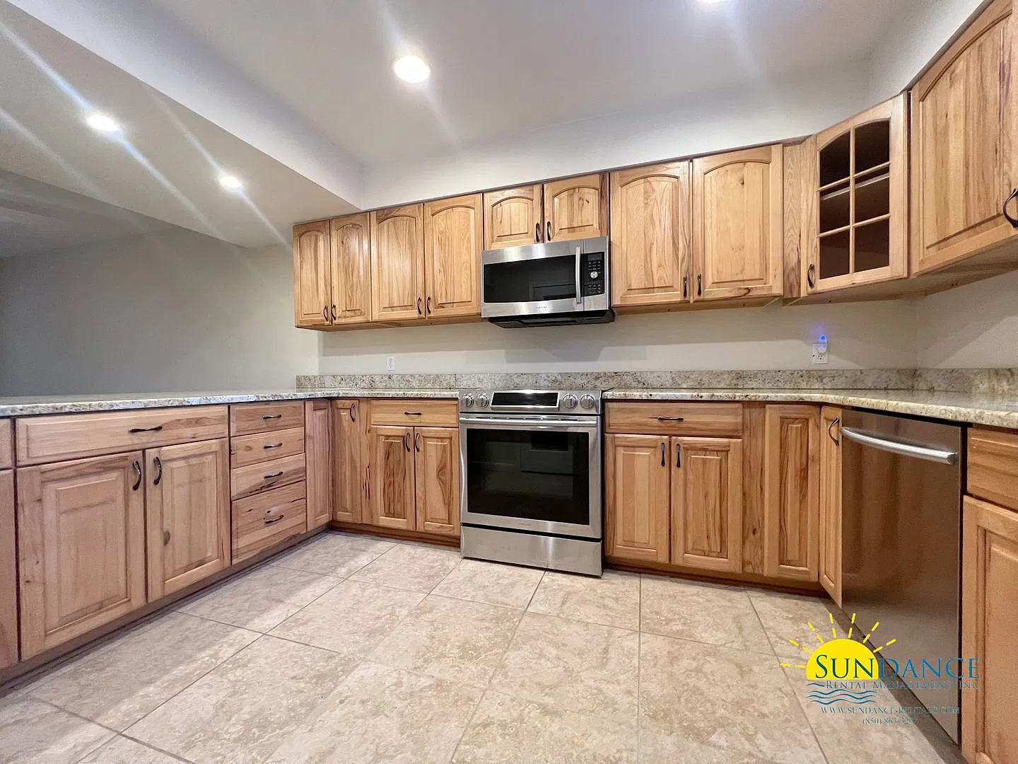 Stunning 3 Bedroom Home in Shalimar! — Photo 4