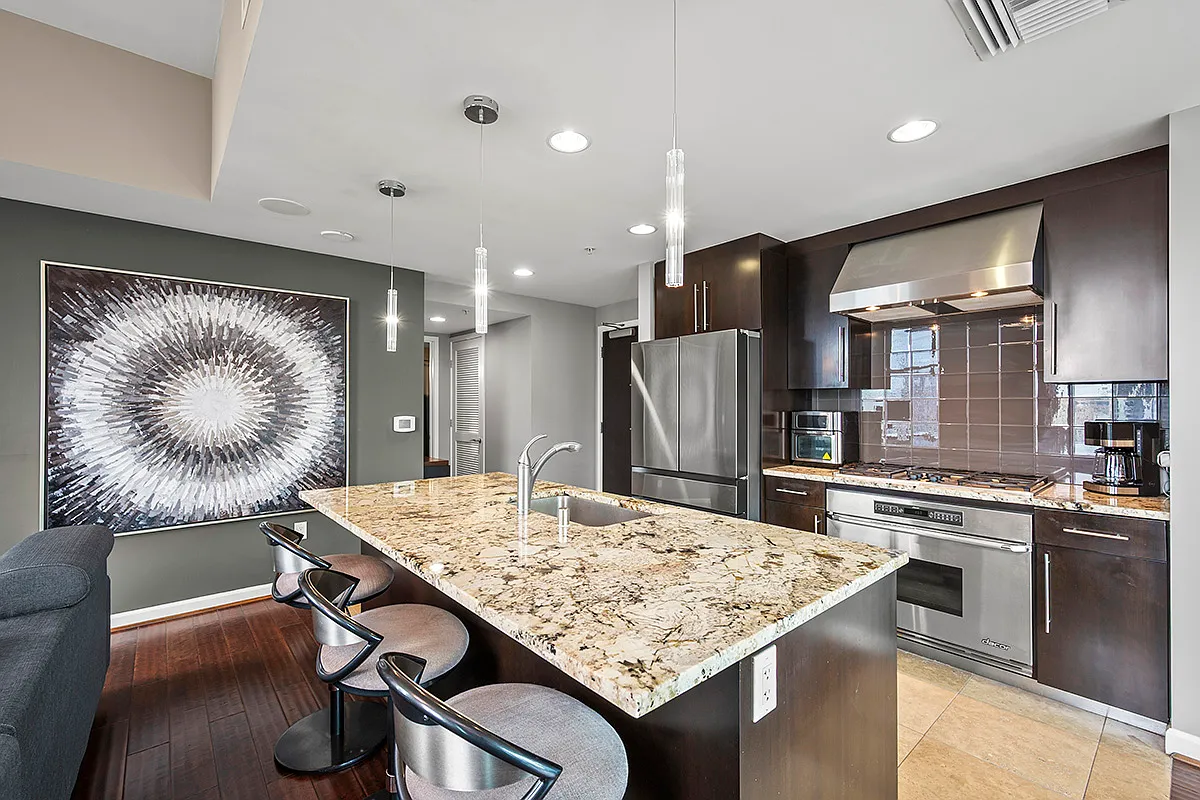 1 bed, 904 sqft, $5,000 — Photo 2