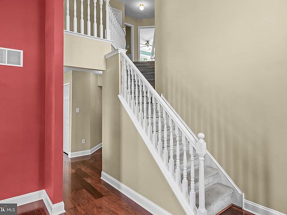 5th image of 23 Charles Ave