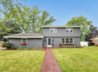 505 Waubaunuqua Trl, De Pere, WI 54115
