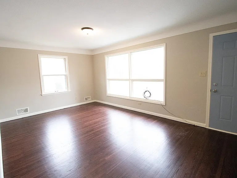 1400 Arlington Ave E — Photo 2