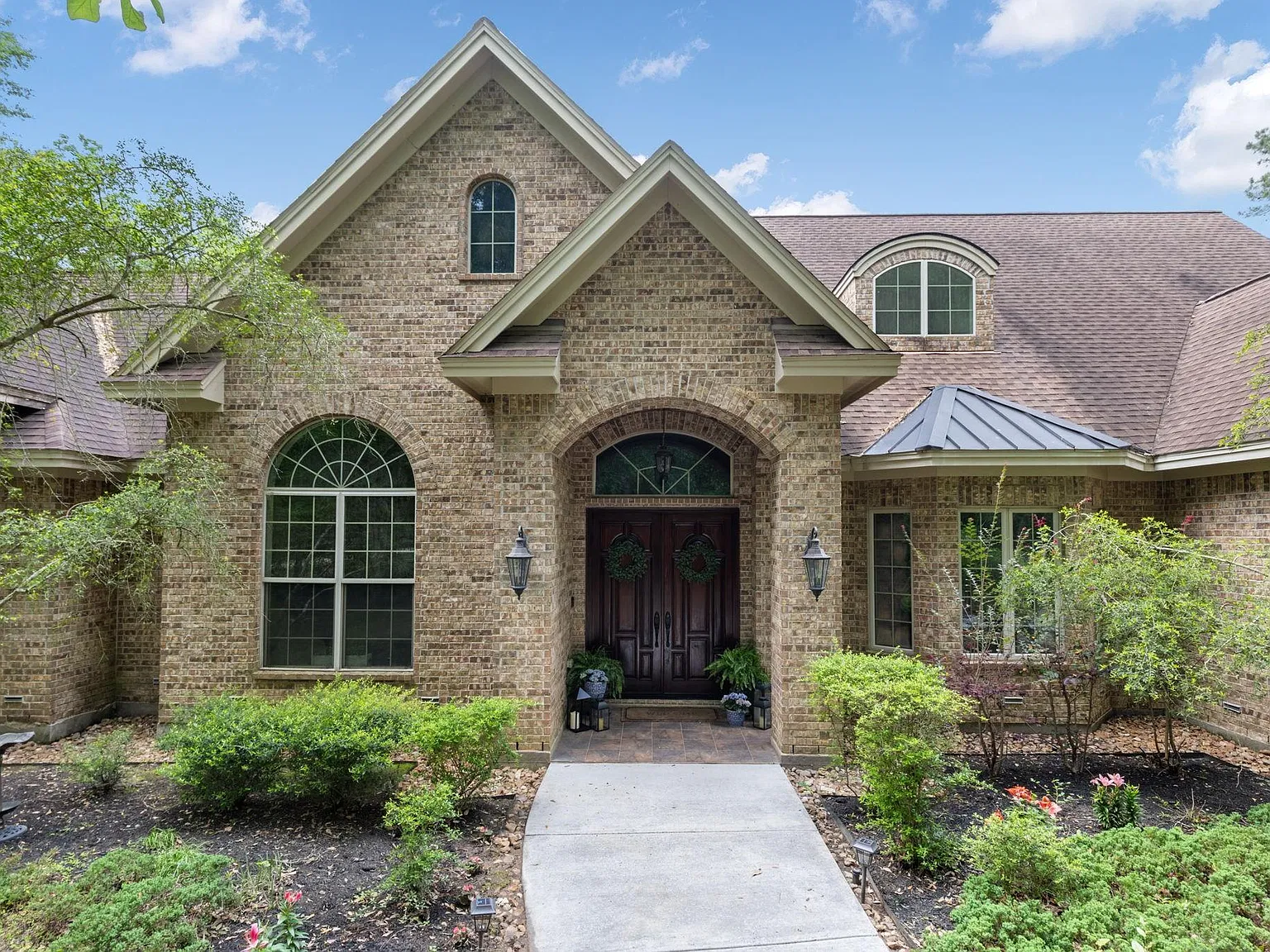 5 bed, 5.0 bath, 5042 sqft, $5,400 — Photo 4
