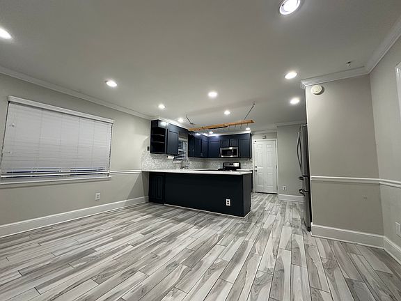 3rd image of 4014 Foxmoor Dr