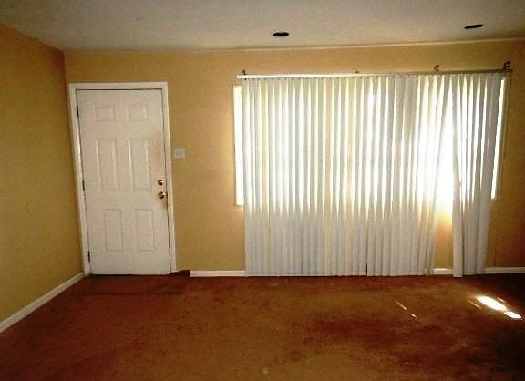 3rd image of 286 Elmdale Dr