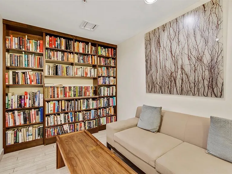 300 Bowie St #2805 — Photo 24
