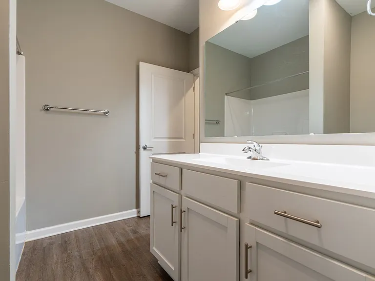 1601 E Main St — Photo 14