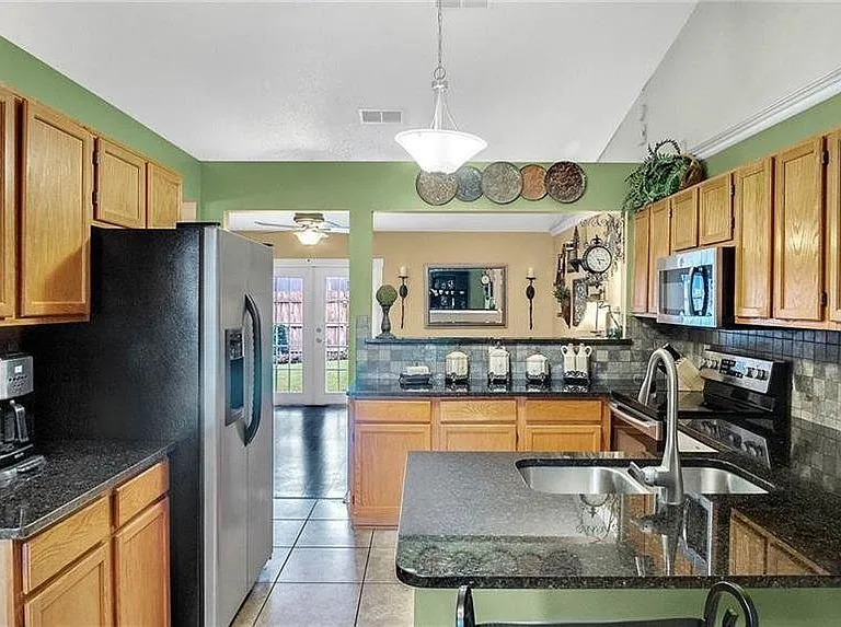 1017 Butler Creek Ct — Photo 15