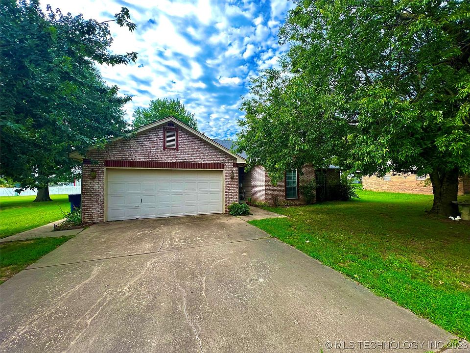 2nd image of 1004 Saddle Ln