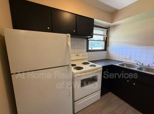 1434 W State St, Springfield, MO 65806
