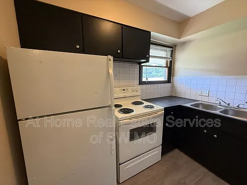 1434 W State St Photo 1