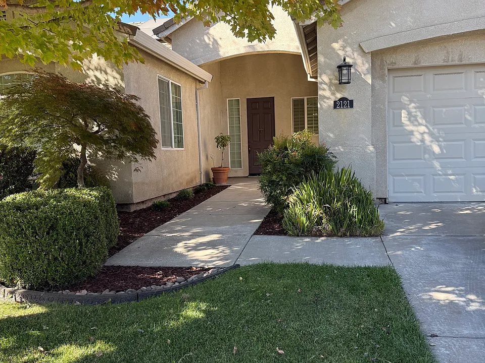 2121 Olivia Way