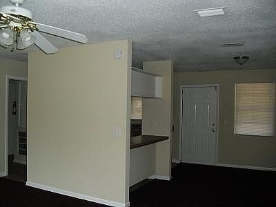 3rd image of 4712 Lincrest Dr N