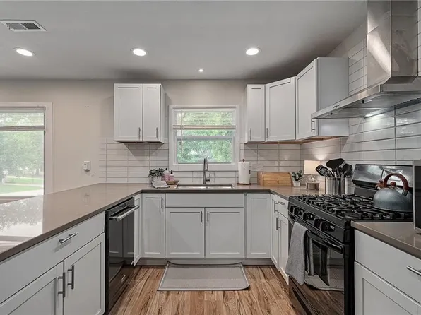 6709 Elm Ave, Raytown, MO 64133