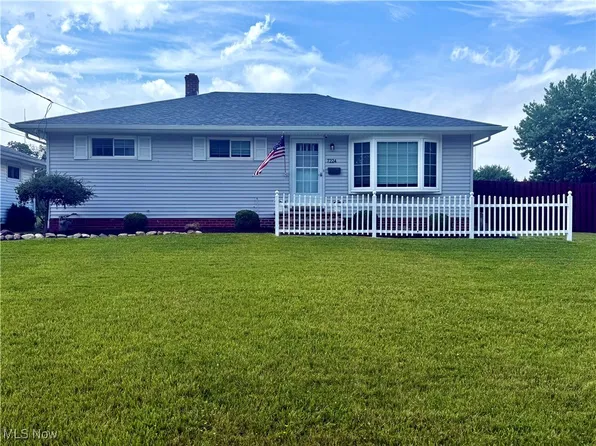 7224 Meadow Ln, Parma, OH 44134