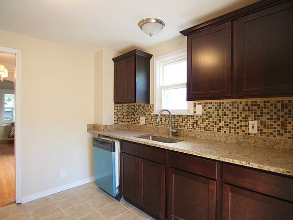 3rd image of 15555 Markese Ave