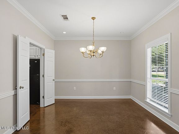 4th image of 409 Forest Ln