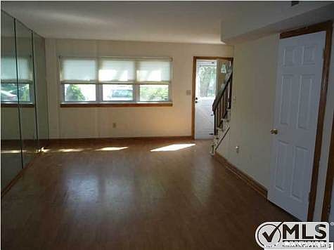 4th image of 98 Briar Mills Dr