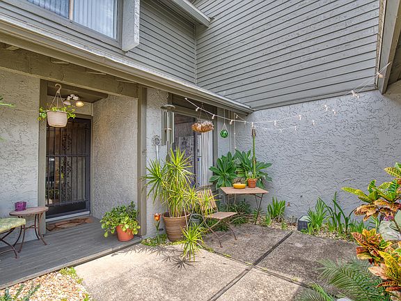4th image of 160 Limewood Pl Unit 4
