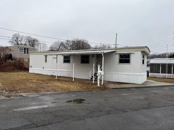 32 Mockingbird Dr, Chicopee, MA 01020