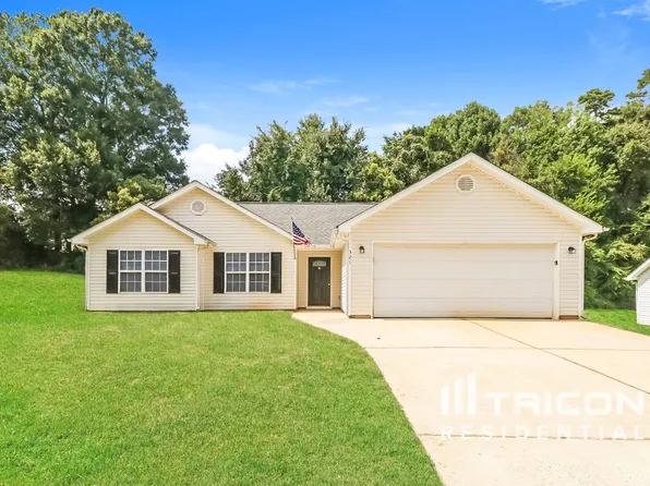 321 Touch Me Not Ln, Charlotte, NC 28216