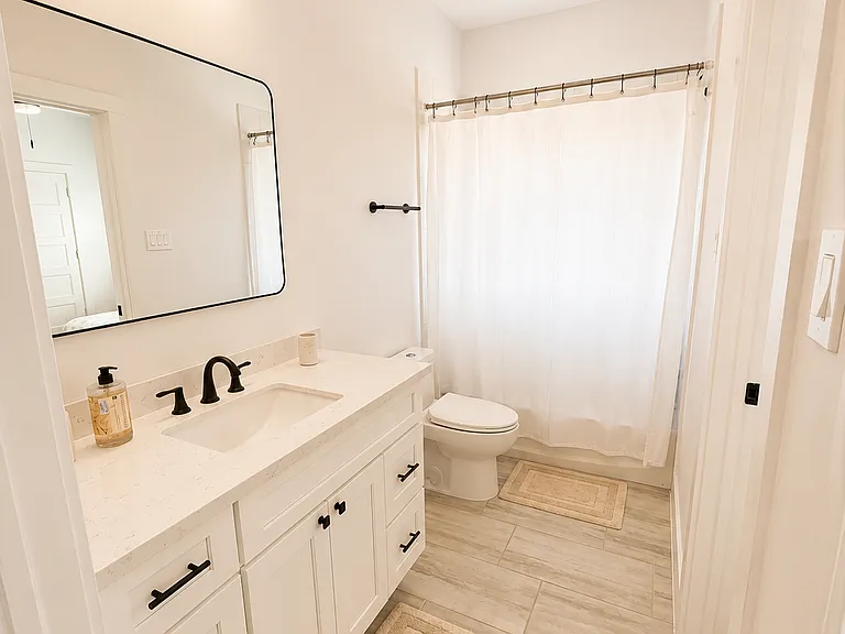 126 Amundsen St #A — Photo 27