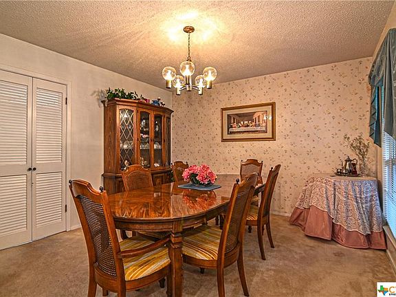 5th image of 210 Park Village Ln