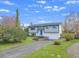 10015 Simkin Pl, Sidney, BC V8L 3N5
