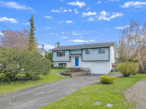 10015 Simkin Pl, Sidney, BC V8L 3N5